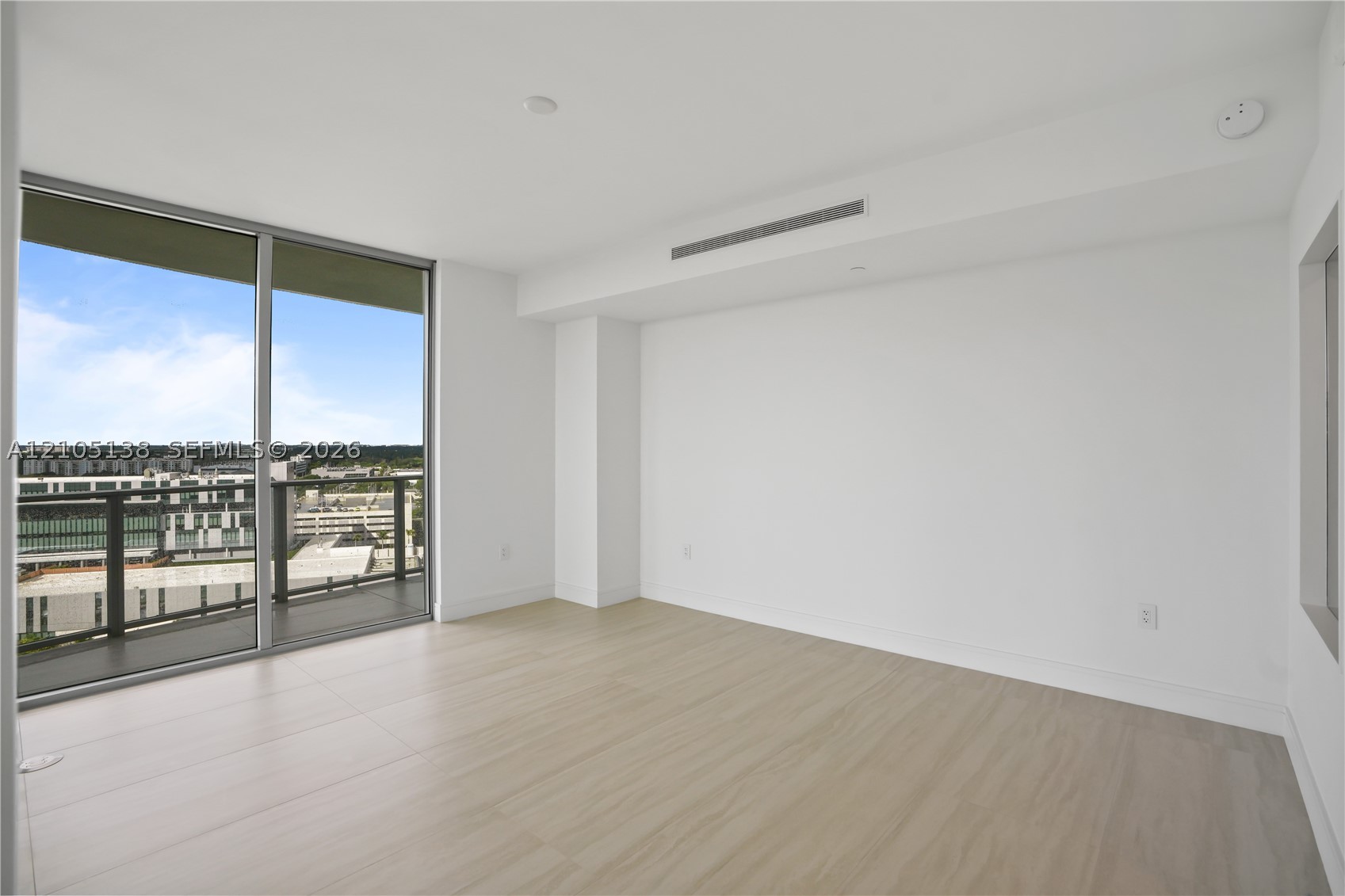 2411 LAGUNA CIRCLE #1505, North Miami FL 33181