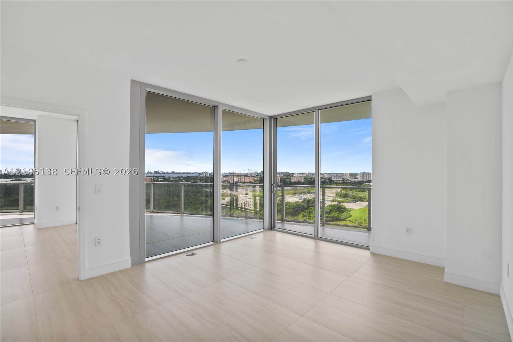 2411 LAGUNA CIRCLE #1505, North Miami FL 33181