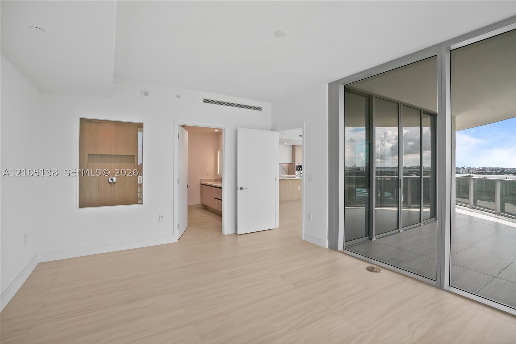 2411 LAGUNA CIRCLE #1505, North Miami FL 33181