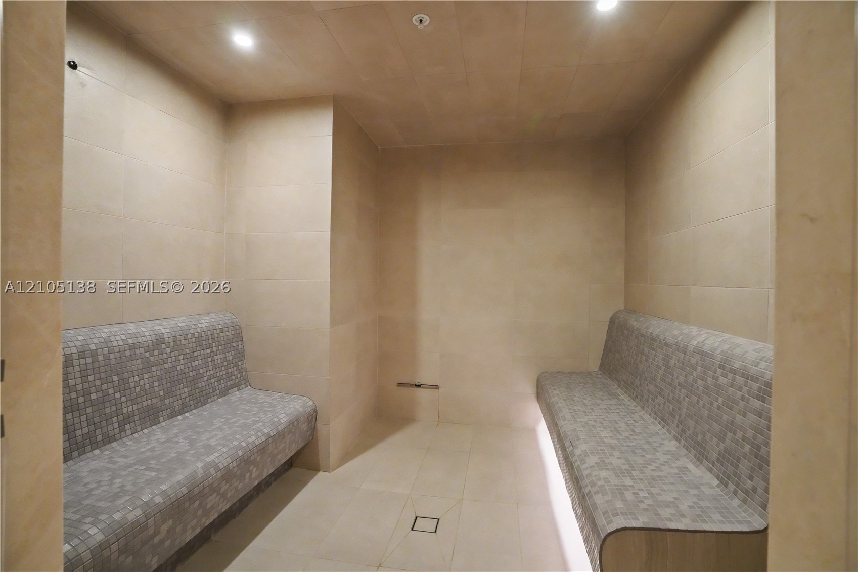 2411 LAGUNA CIRCLE #1505, North Miami FL 33181