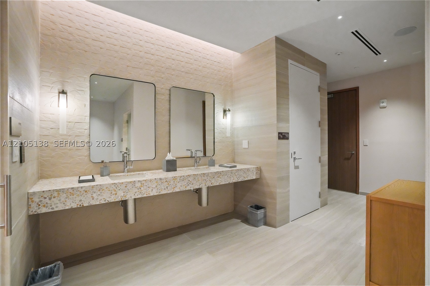 2411 LAGUNA CIRCLE #1505, North Miami FL 33181