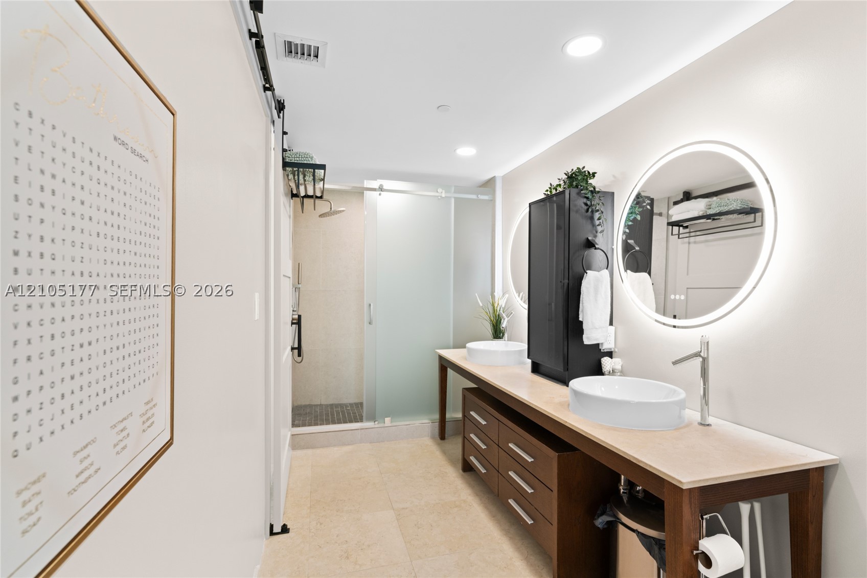 475 Brickell Ave #2414, Miami FL 33131