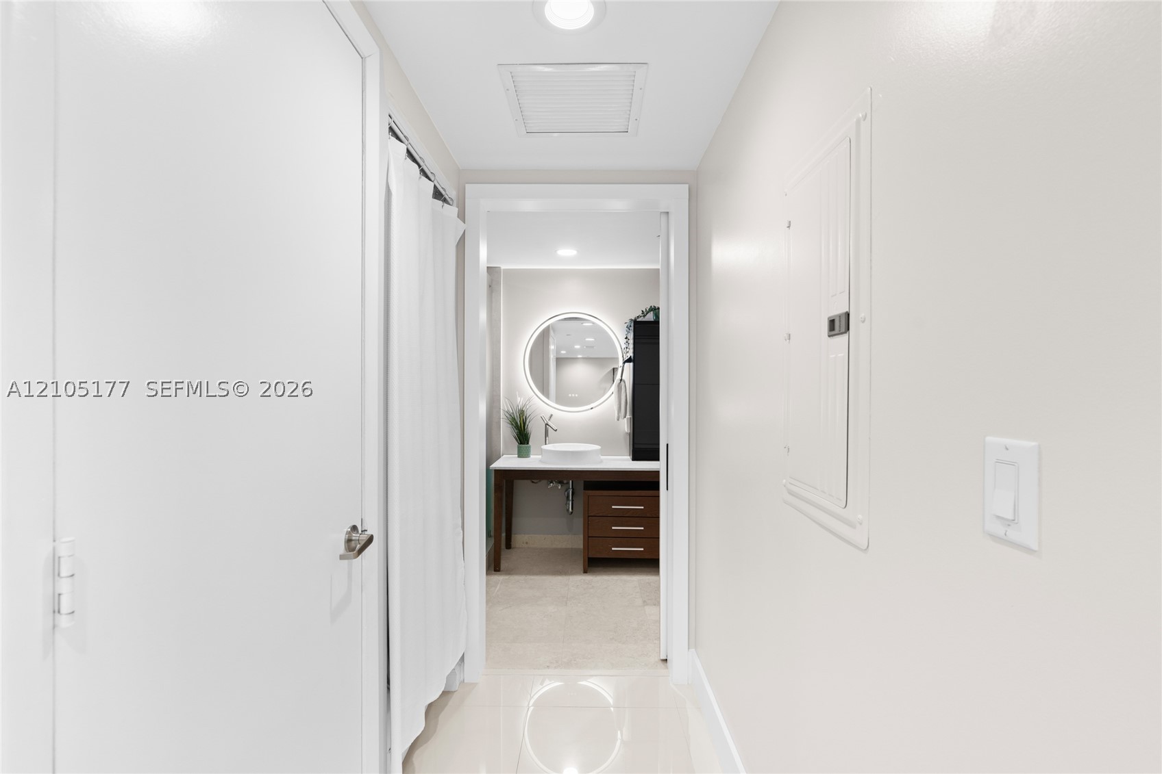 475 Brickell Ave #2414, Miami FL 33131