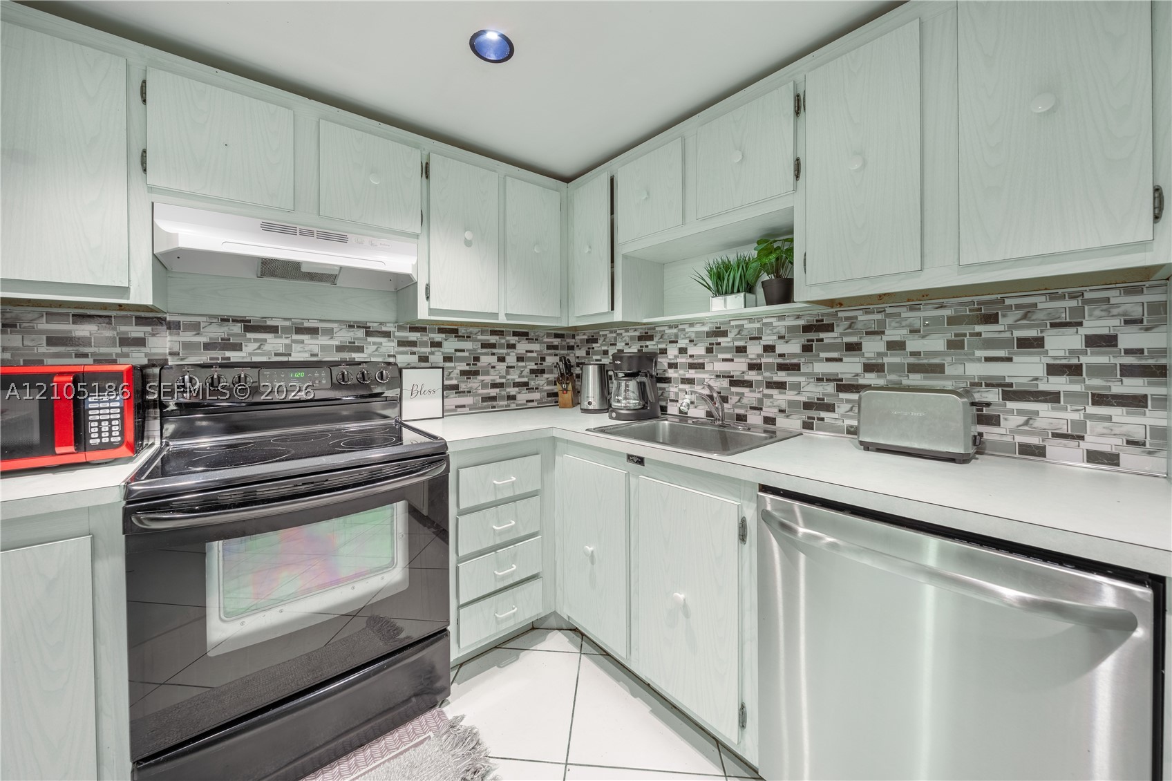 Hollywood FL 33019 - A12105186