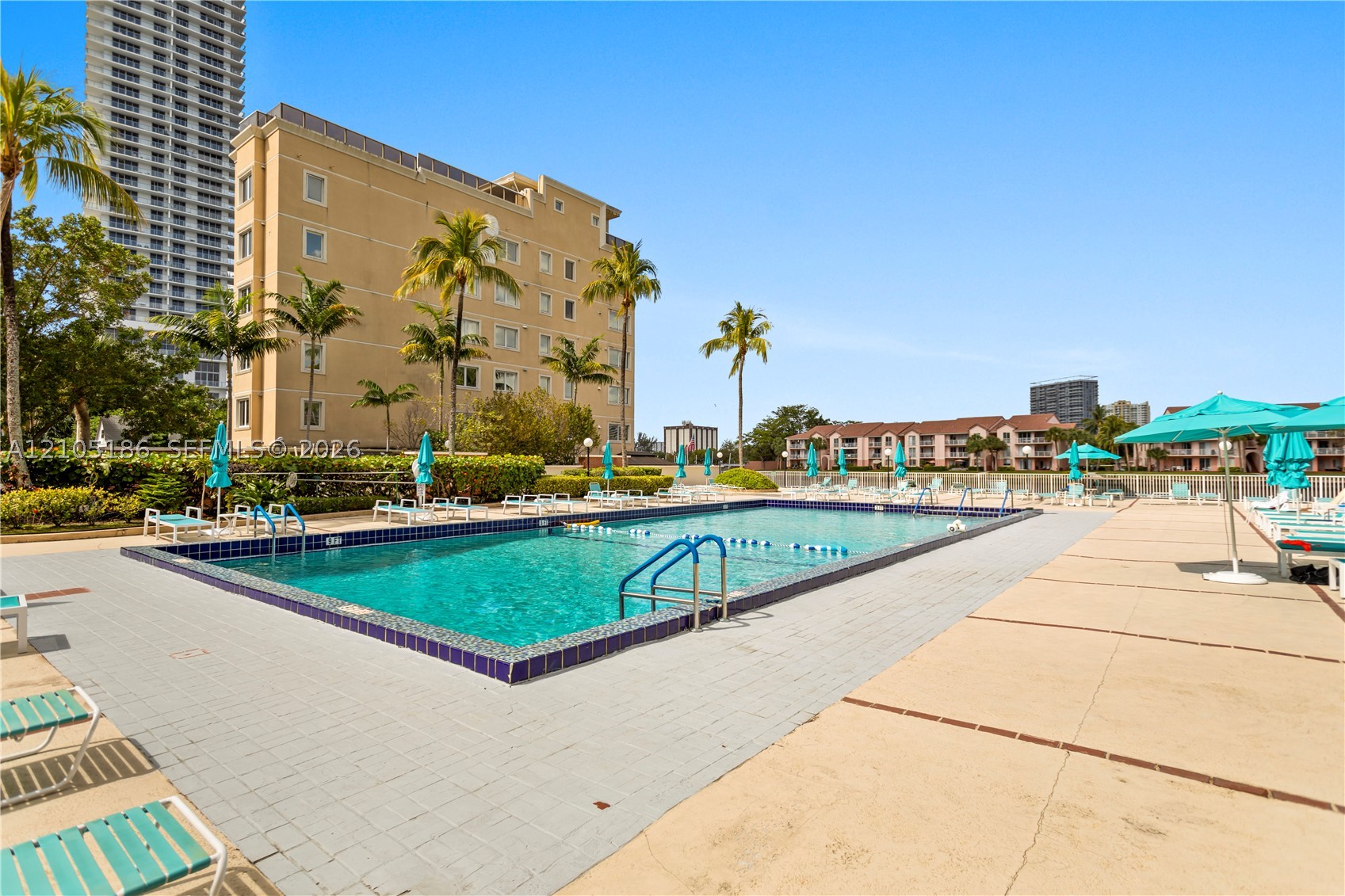 Hollywood FL 33019 - A12105186