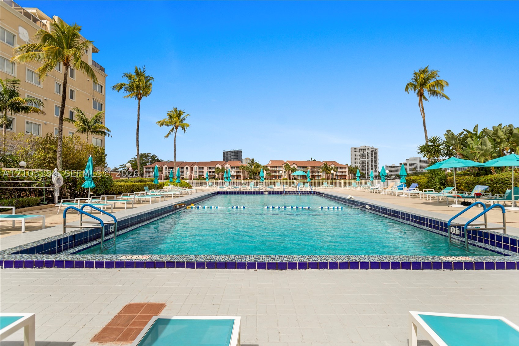 Hollywood FL 33019 - A12105186