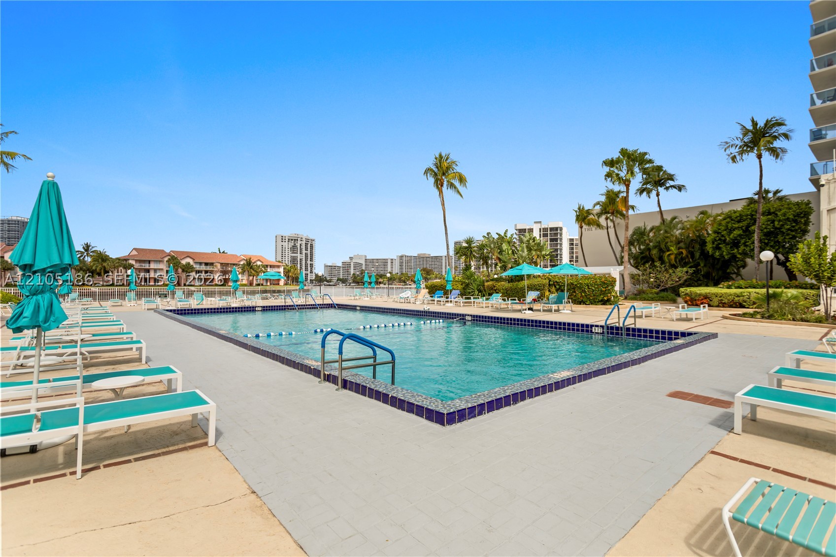 Hollywood FL 33019 - A12105186