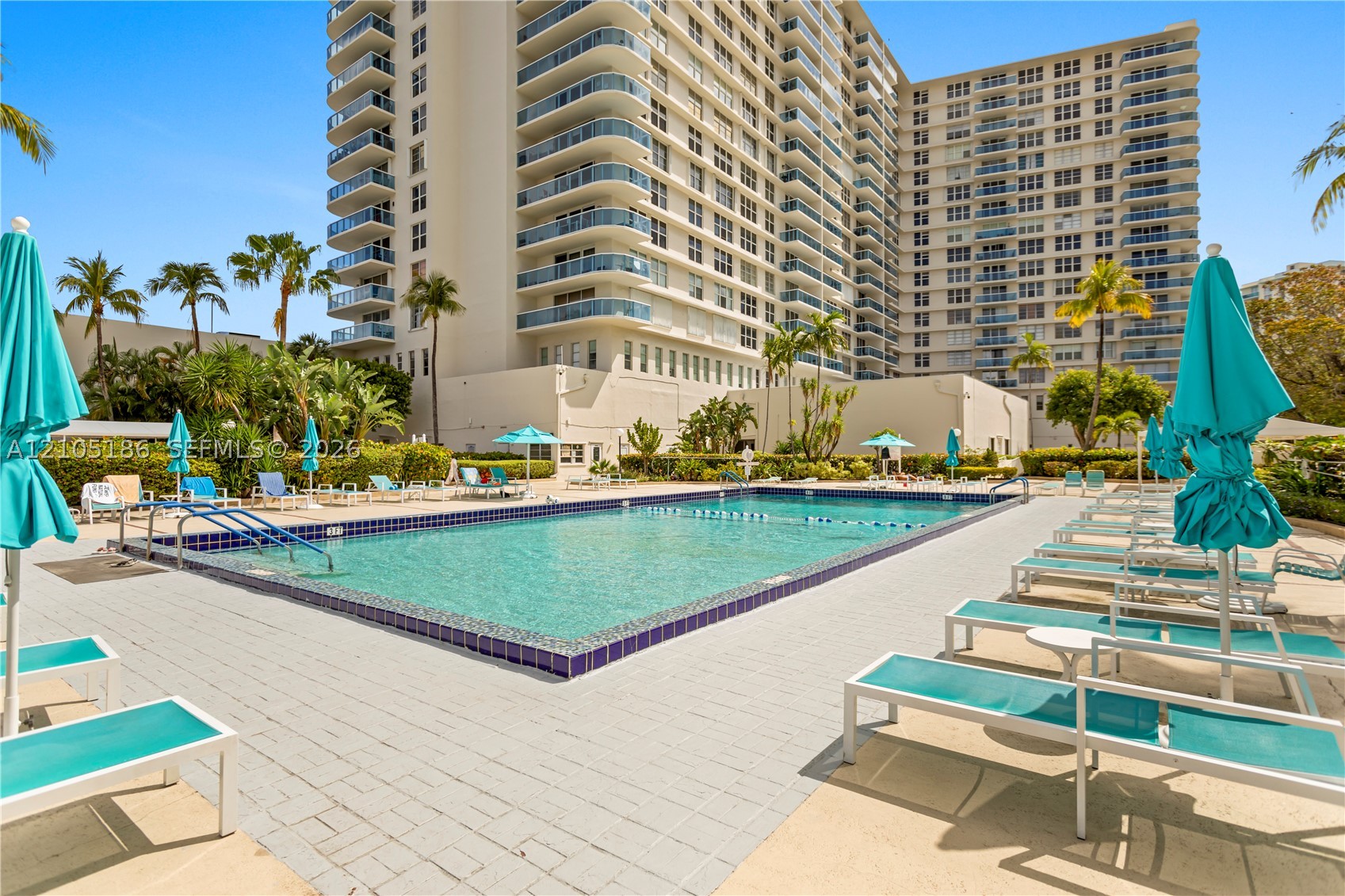 Hollywood FL 33019 - A12105186