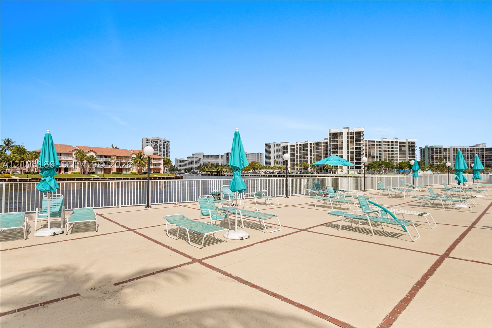 Hollywood FL 33019 - A12105186