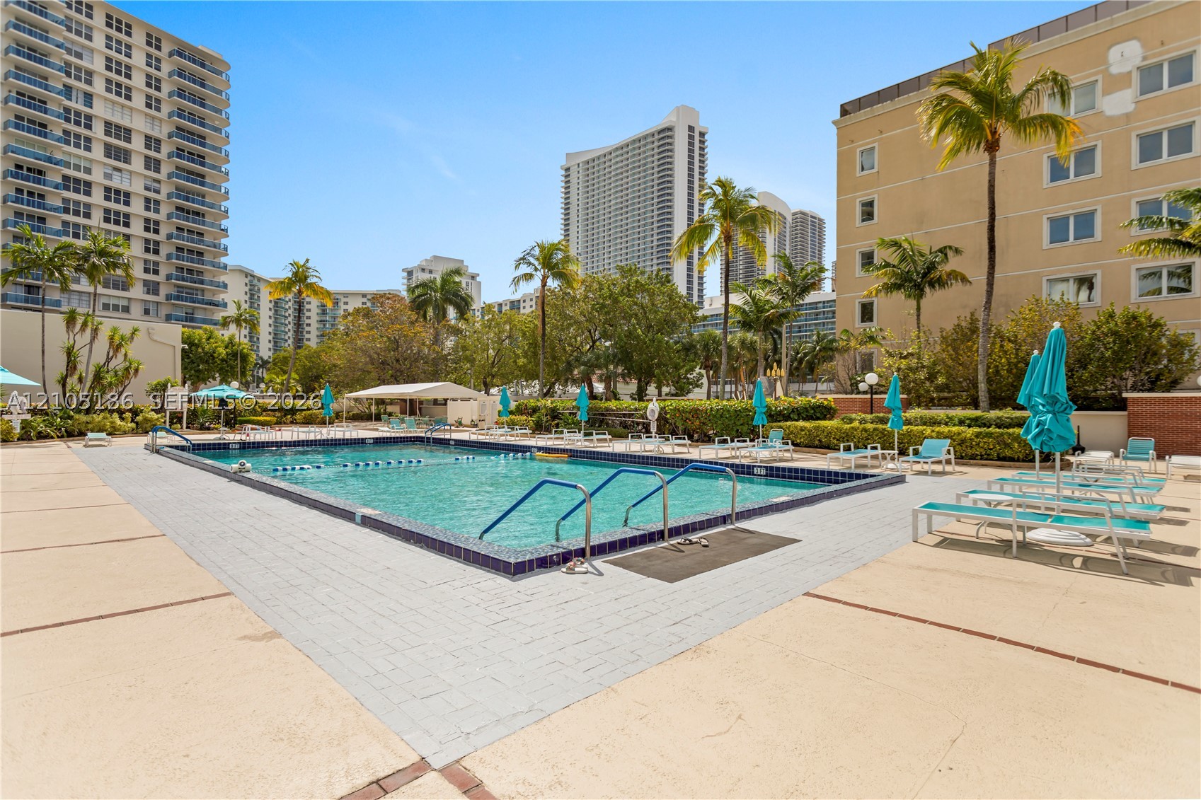 Hollywood FL 33019 - A12105186