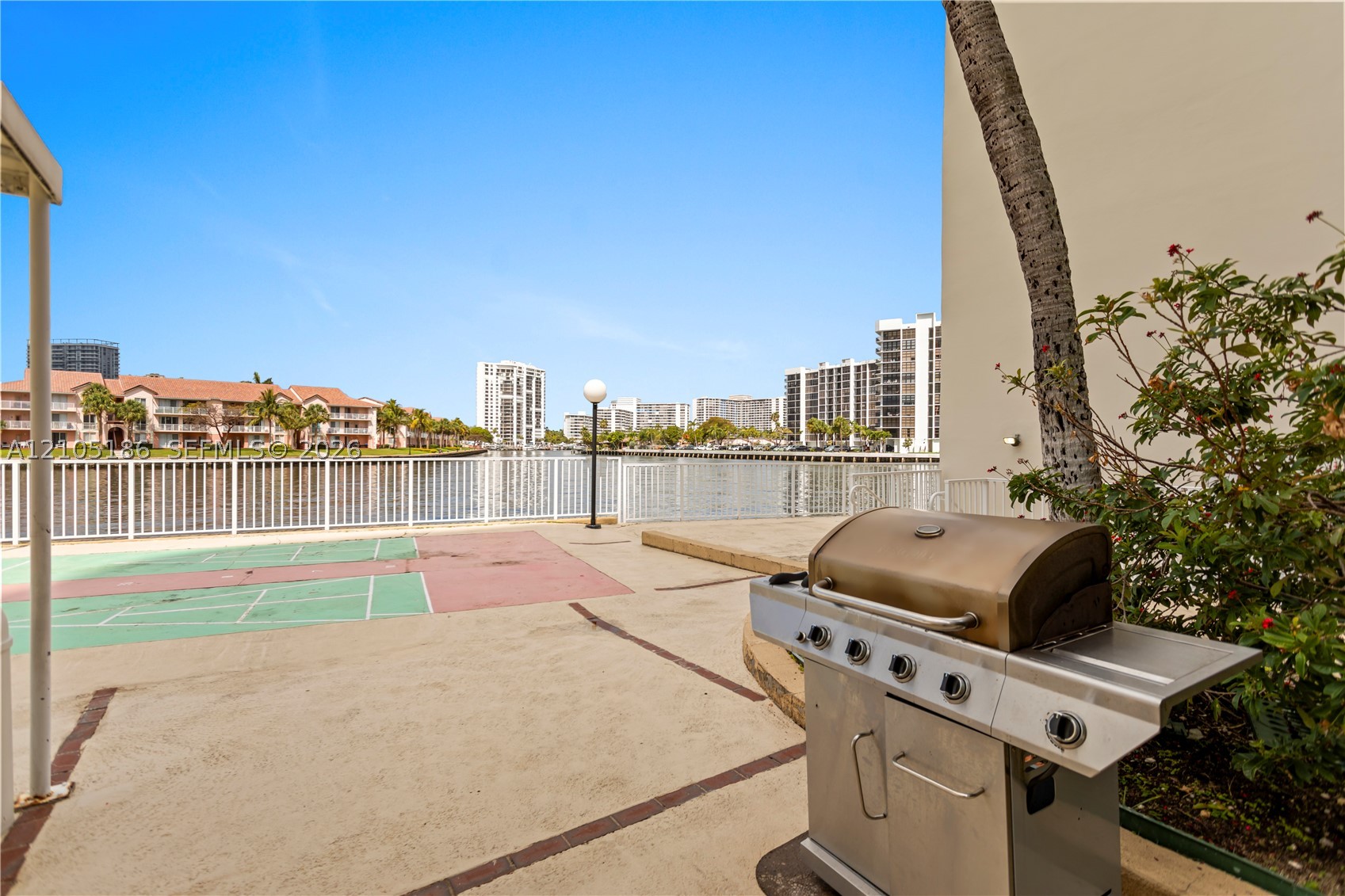 Hollywood FL 33019 - A12105186