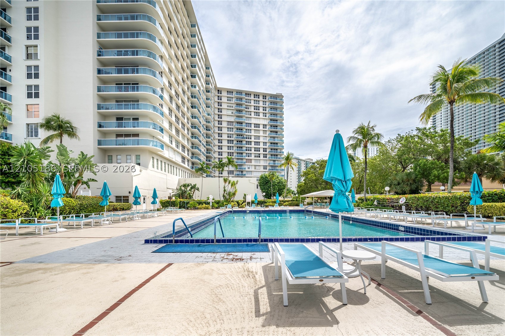 Hollywood FL 33019 - A12105186