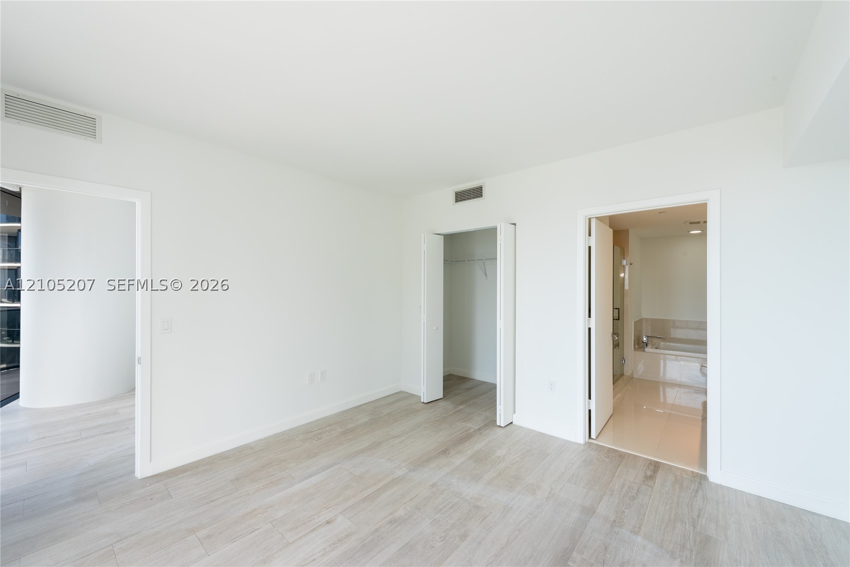 45 SW 9th St #3606, Miami FL 33130
