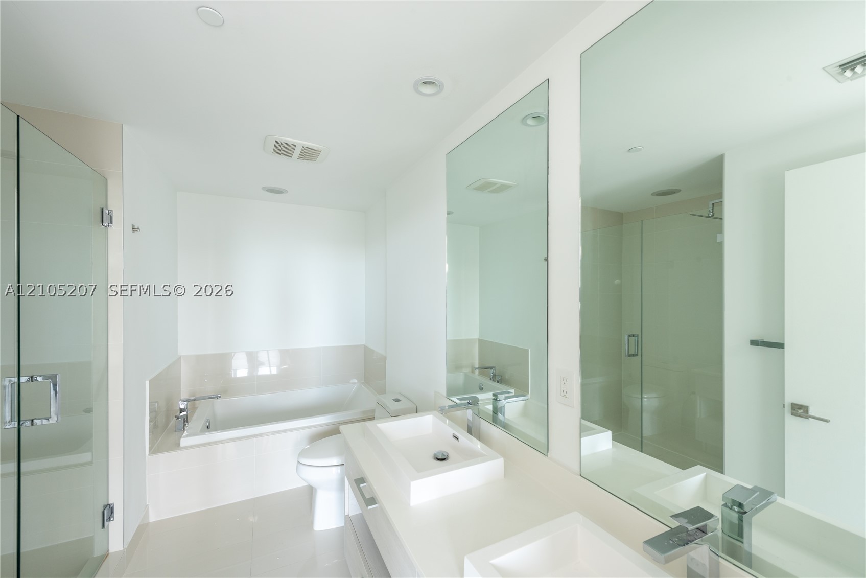 45 SW 9th St #3606, Miami FL 33130