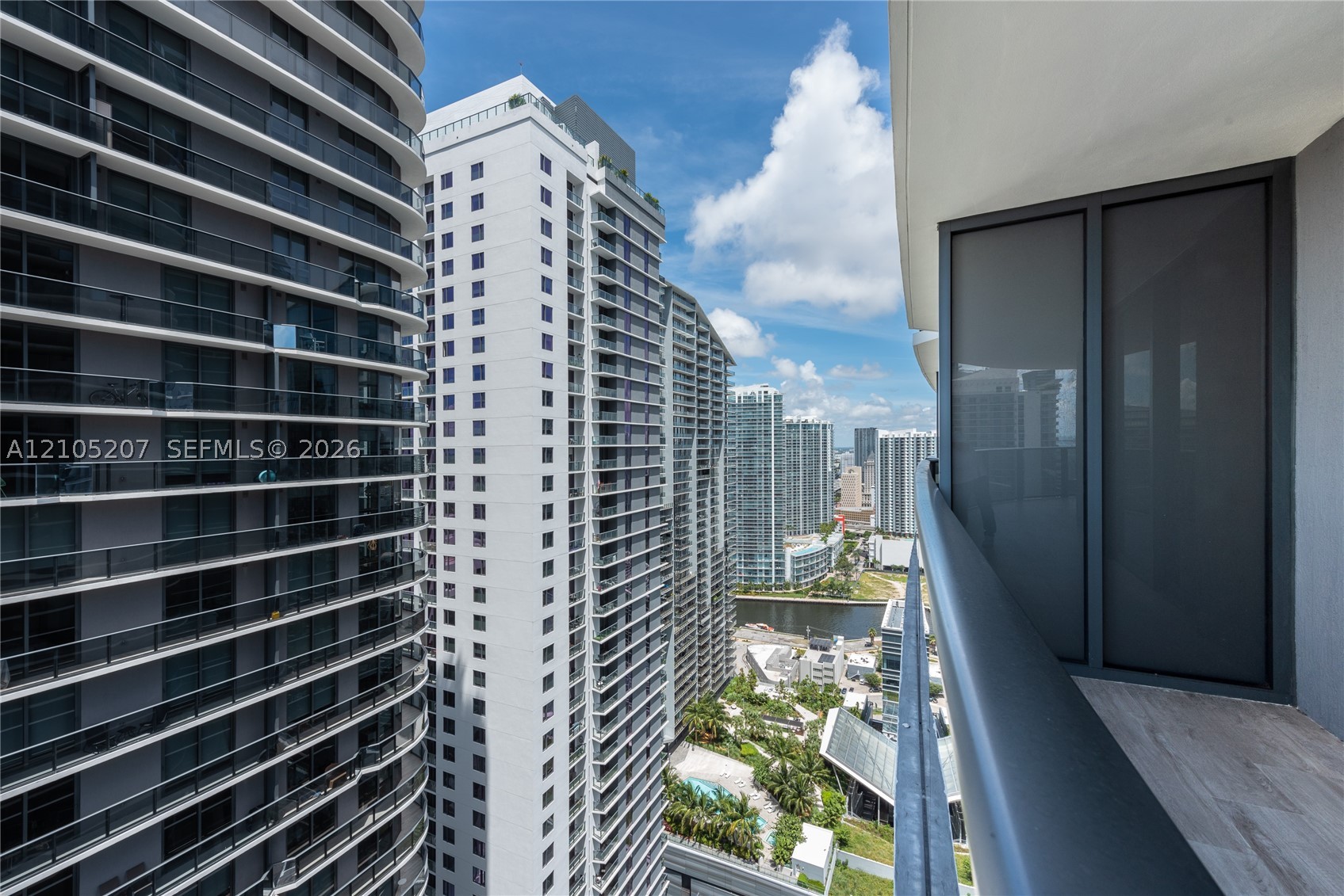 45 SW 9th St #3606, Miami FL 33130