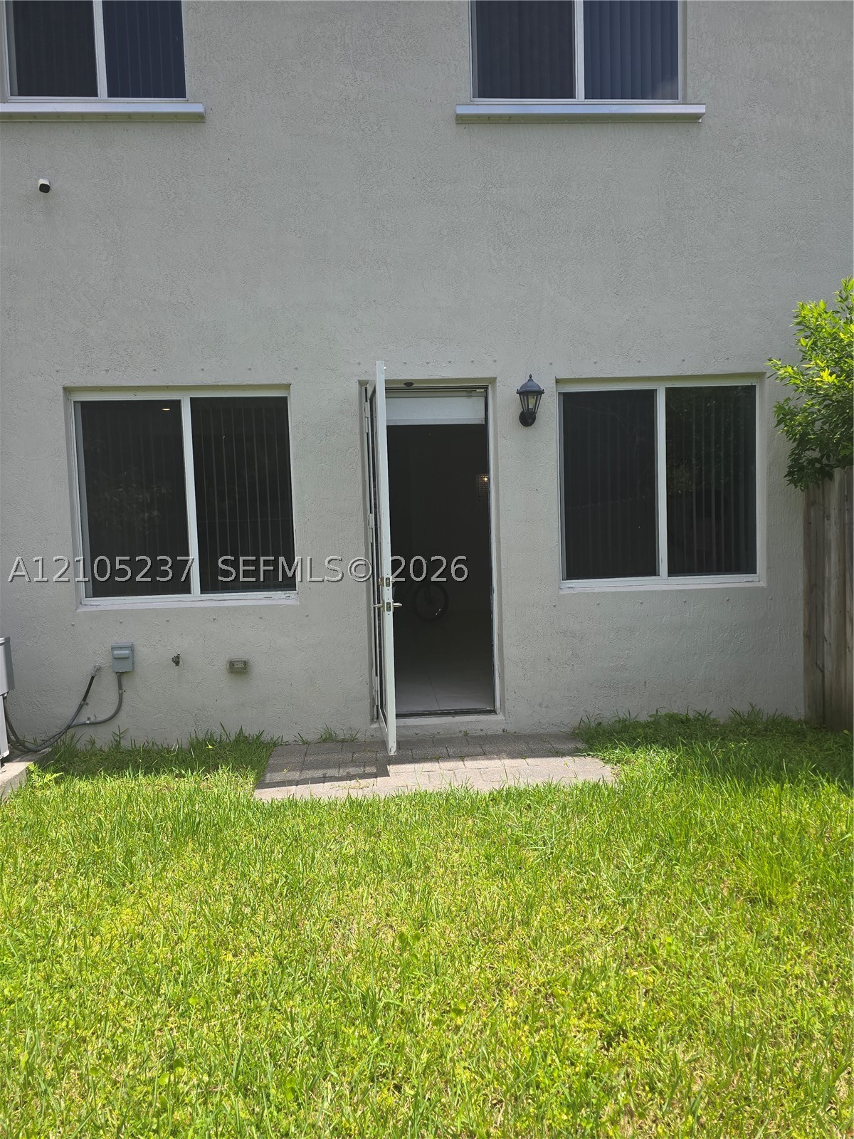 1141 NW 208th Ter, Miami Gardens FL 33169