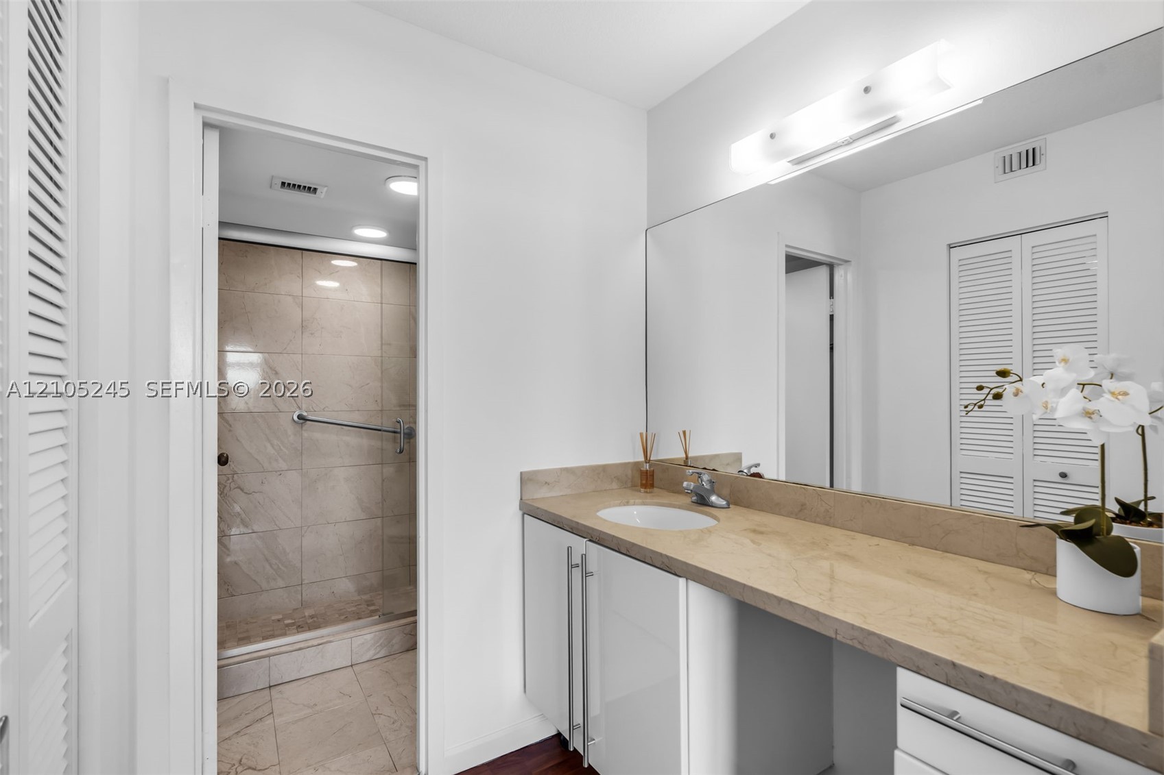 2333 Brickell Ave #2708, Miami FL 33129