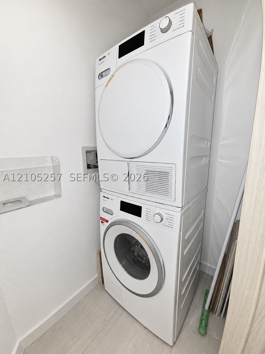 1000 Brickell Plz #2415, Miami FL 33131
