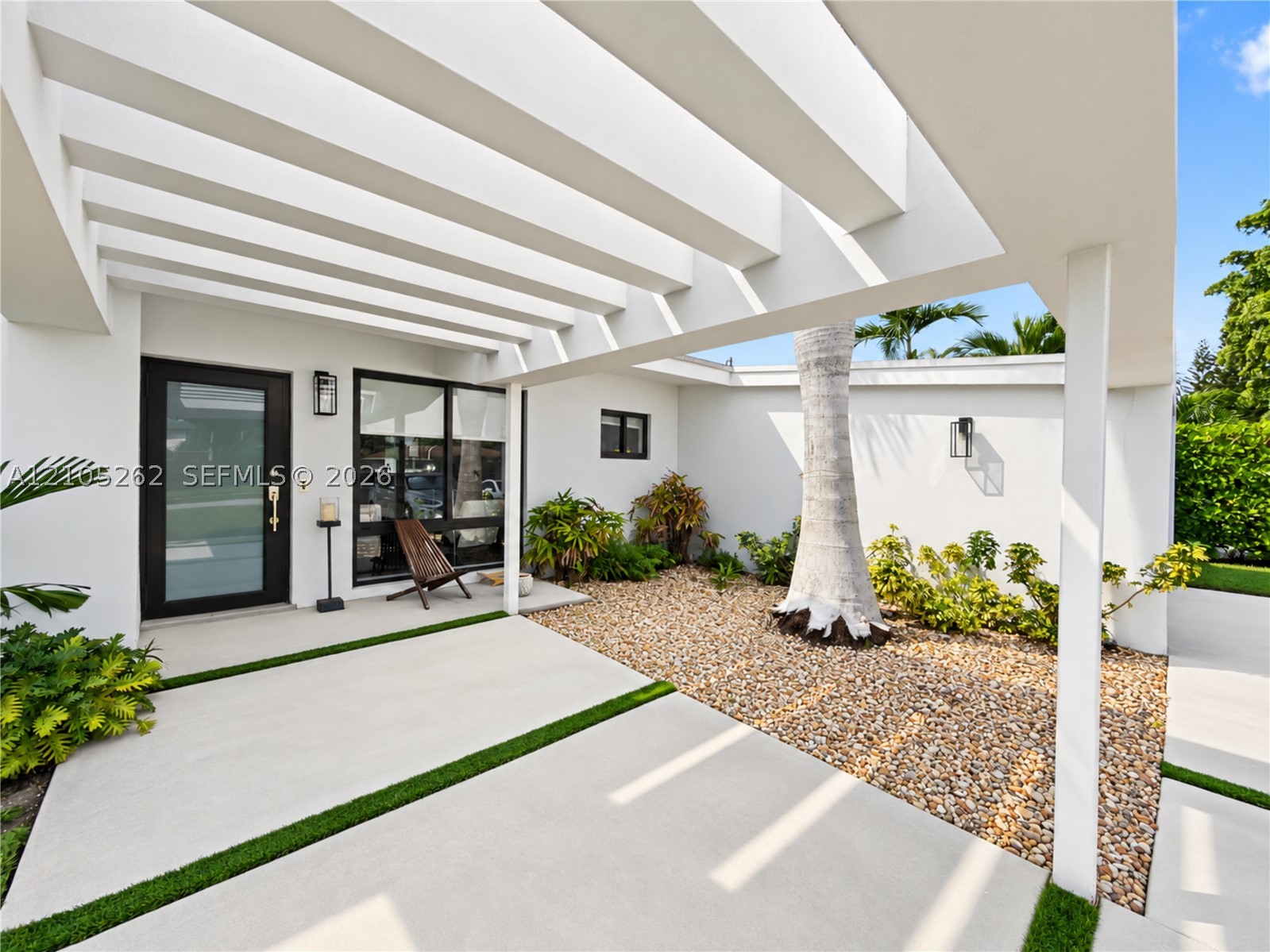 2130 Alamanda Dr, North Miami FL 33181