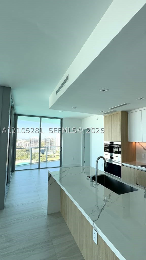 2411 Laguna Cir #1606, North Miami FL 33181