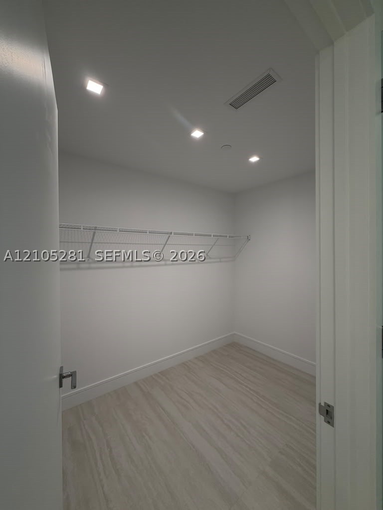 2411 Laguna Cir #1606, North Miami FL 33181