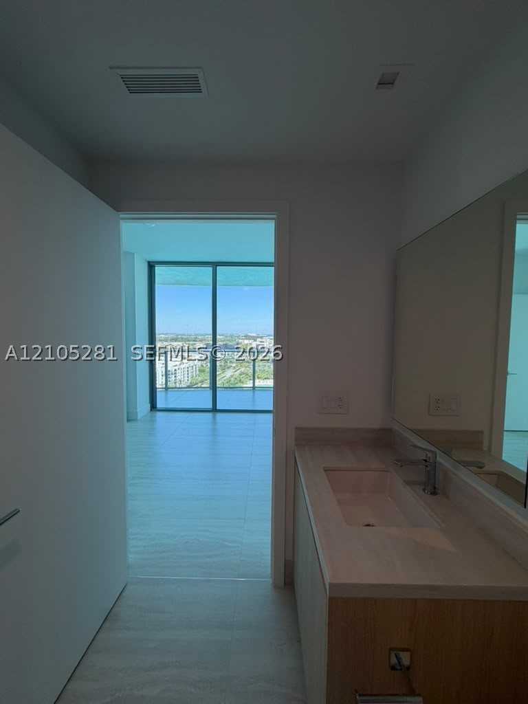 2411 Laguna Cir #1606, North Miami FL 33181