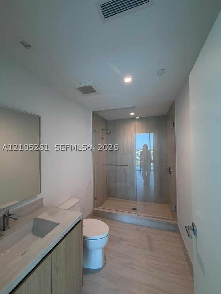 2411 Laguna Cir #1606, North Miami FL 33181