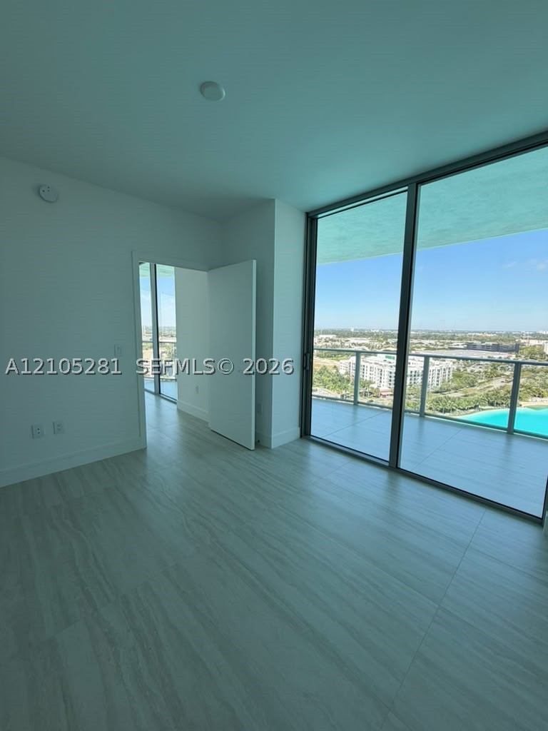 2411 Laguna Cir #1606, North Miami FL 33181