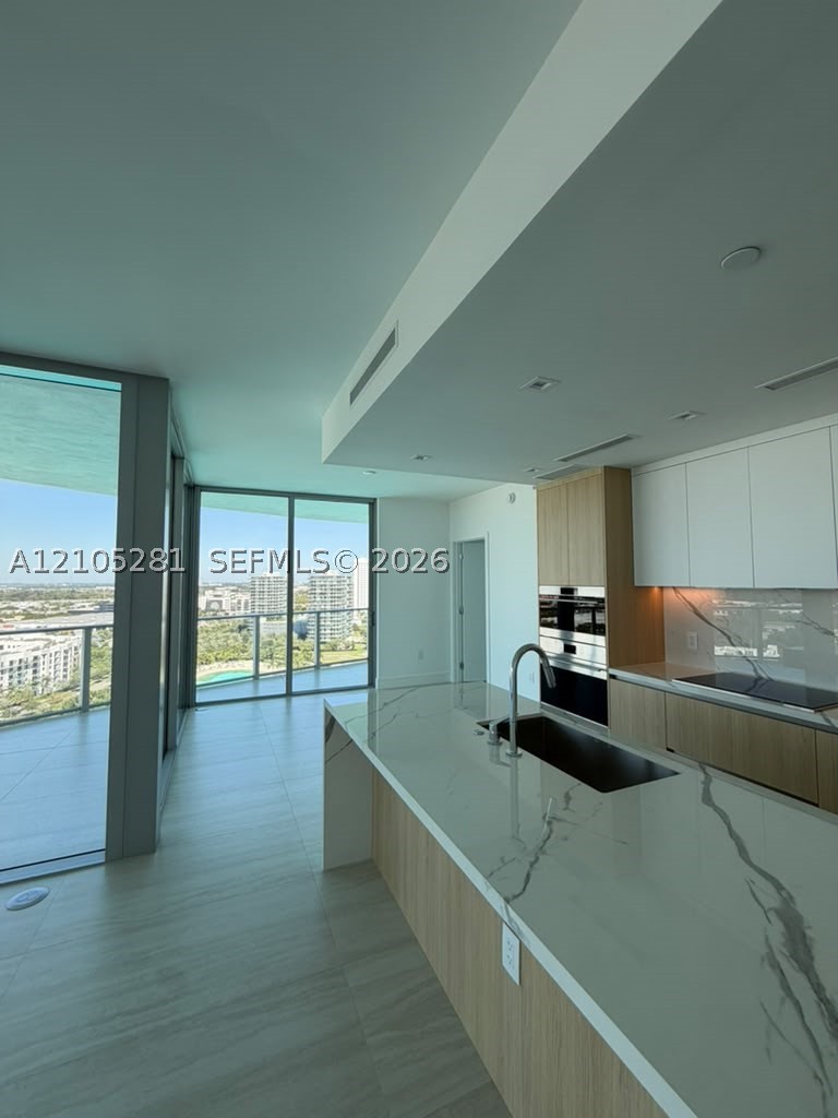 2411 Laguna Cir #1606, North Miami FL 33181