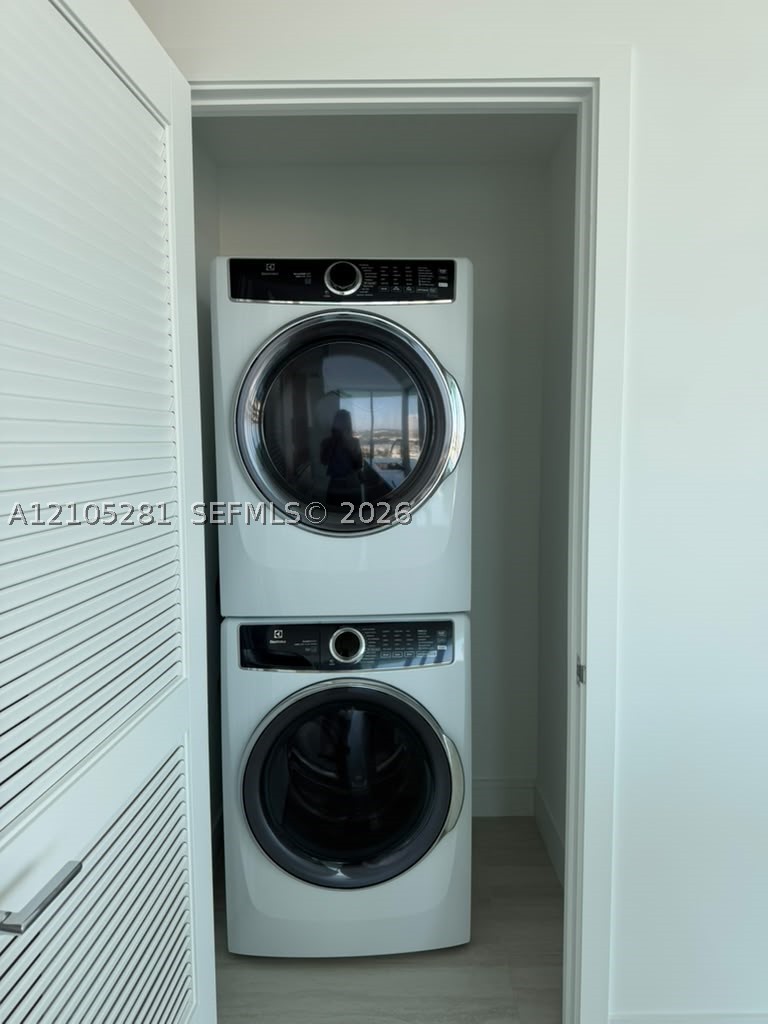 2411 Laguna Cir #1606, North Miami FL 33181
