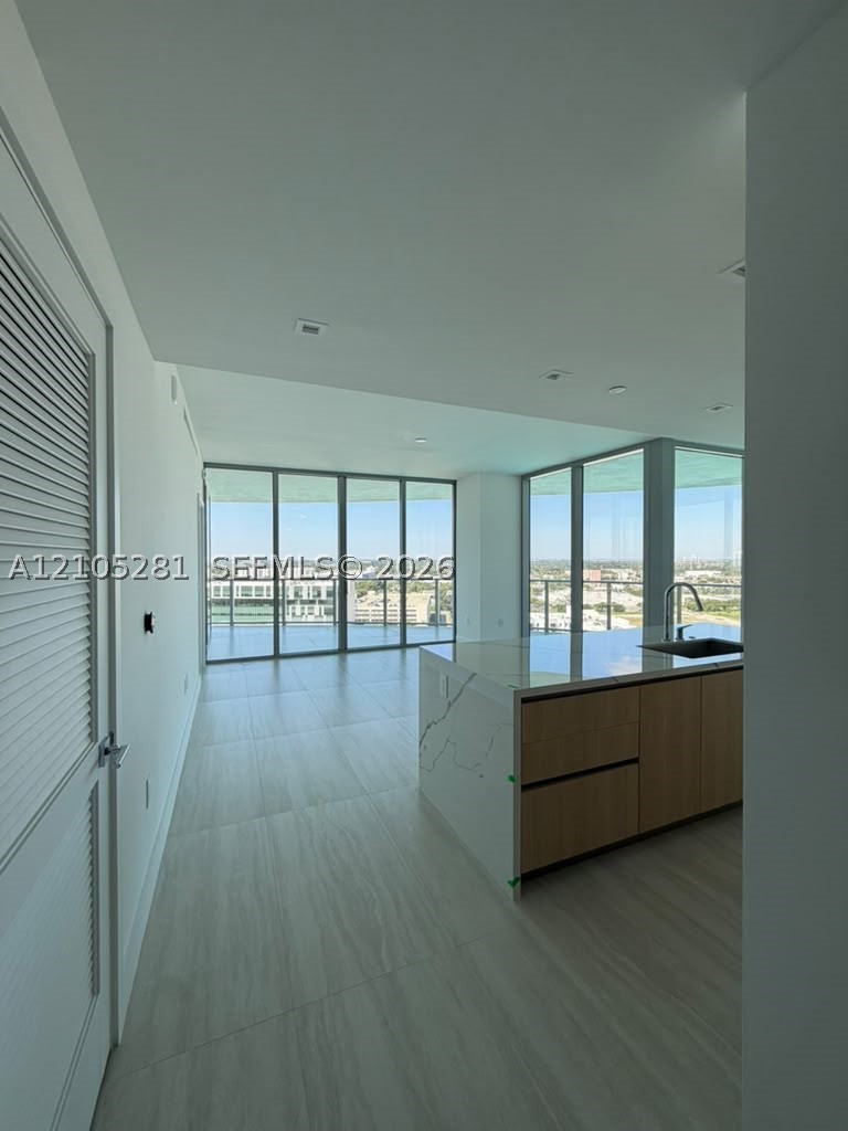 2411 Laguna Cir #1606, North Miami FL 33181