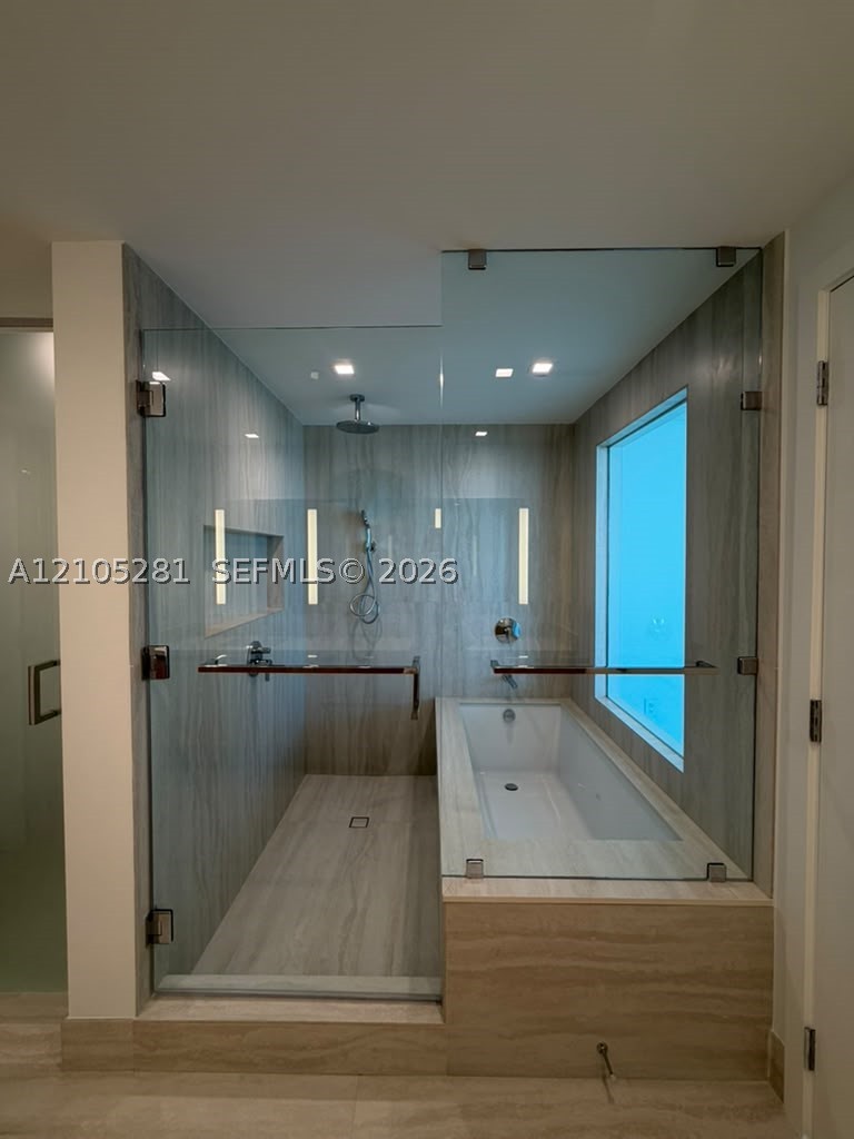 2411 Laguna Cir #1606, North Miami FL 33181