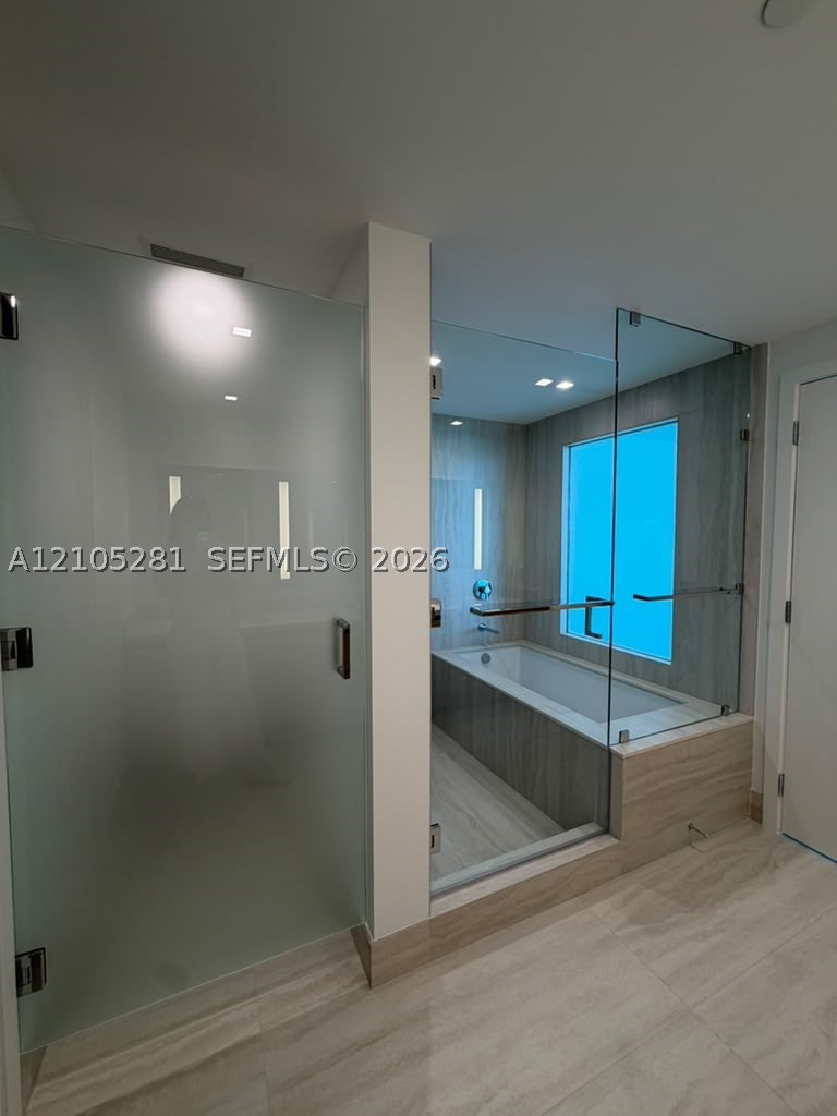 2411 Laguna Cir #1606, North Miami FL 33181