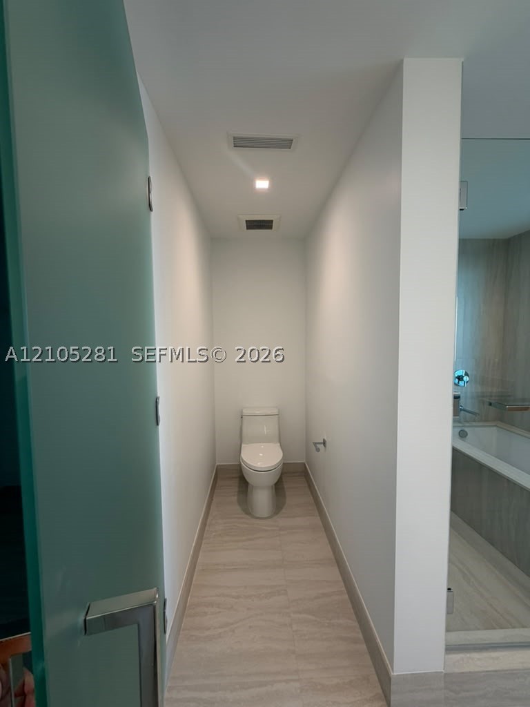 2411 Laguna Cir #1606, North Miami FL 33181