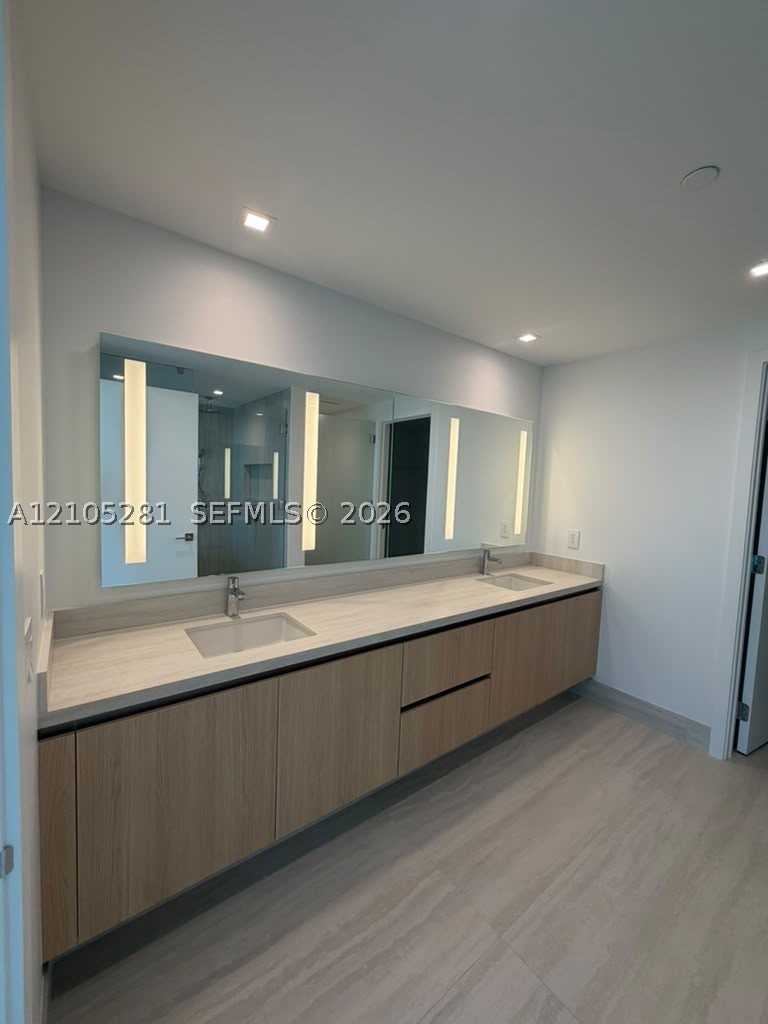 2411 Laguna Cir #1606, North Miami FL 33181