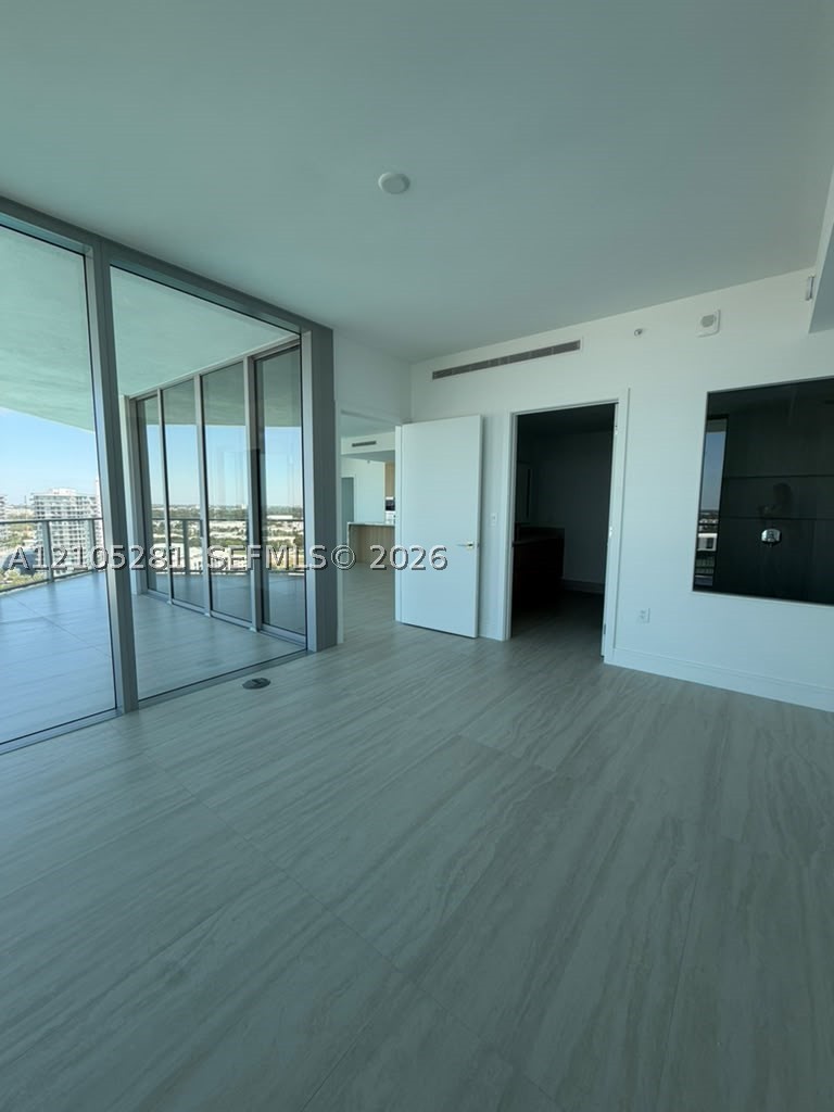 2411 Laguna Cir #1606, North Miami FL 33181