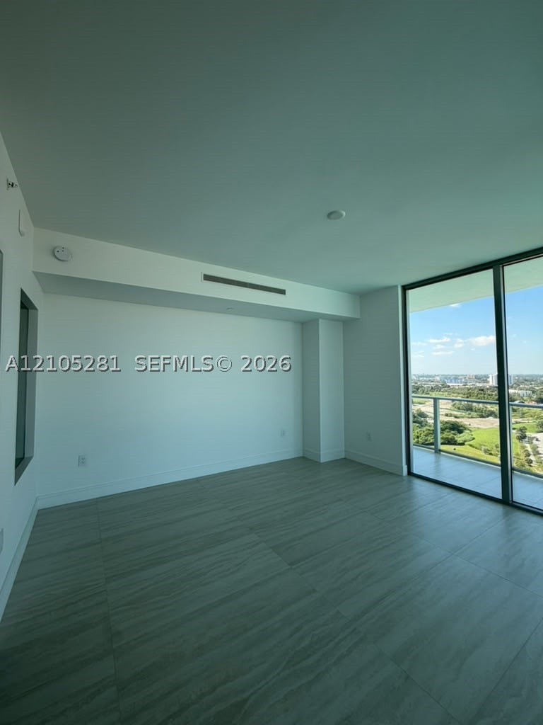 2411 Laguna Cir #1606, North Miami FL 33181