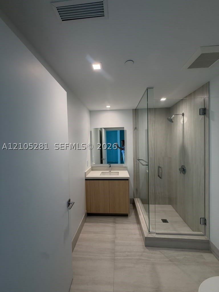 2411 Laguna Cir #1606, North Miami FL 33181