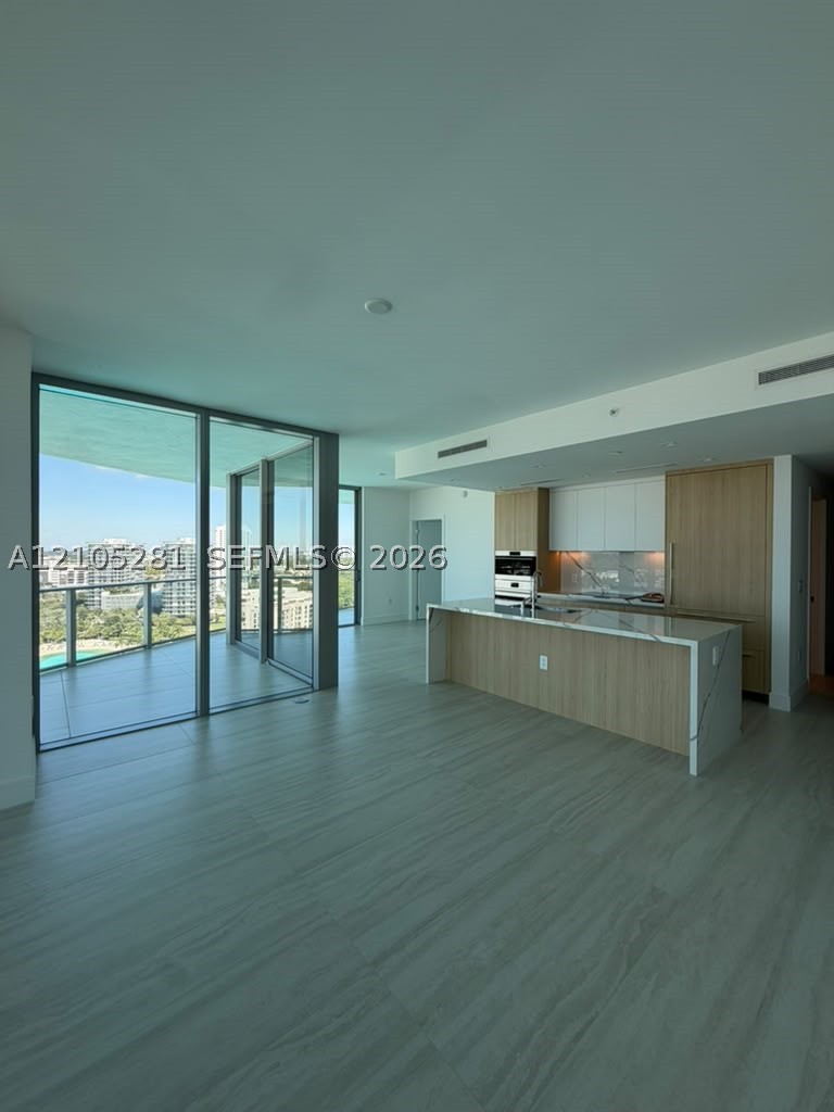 2411 Laguna Cir #1606, North Miami FL 33181