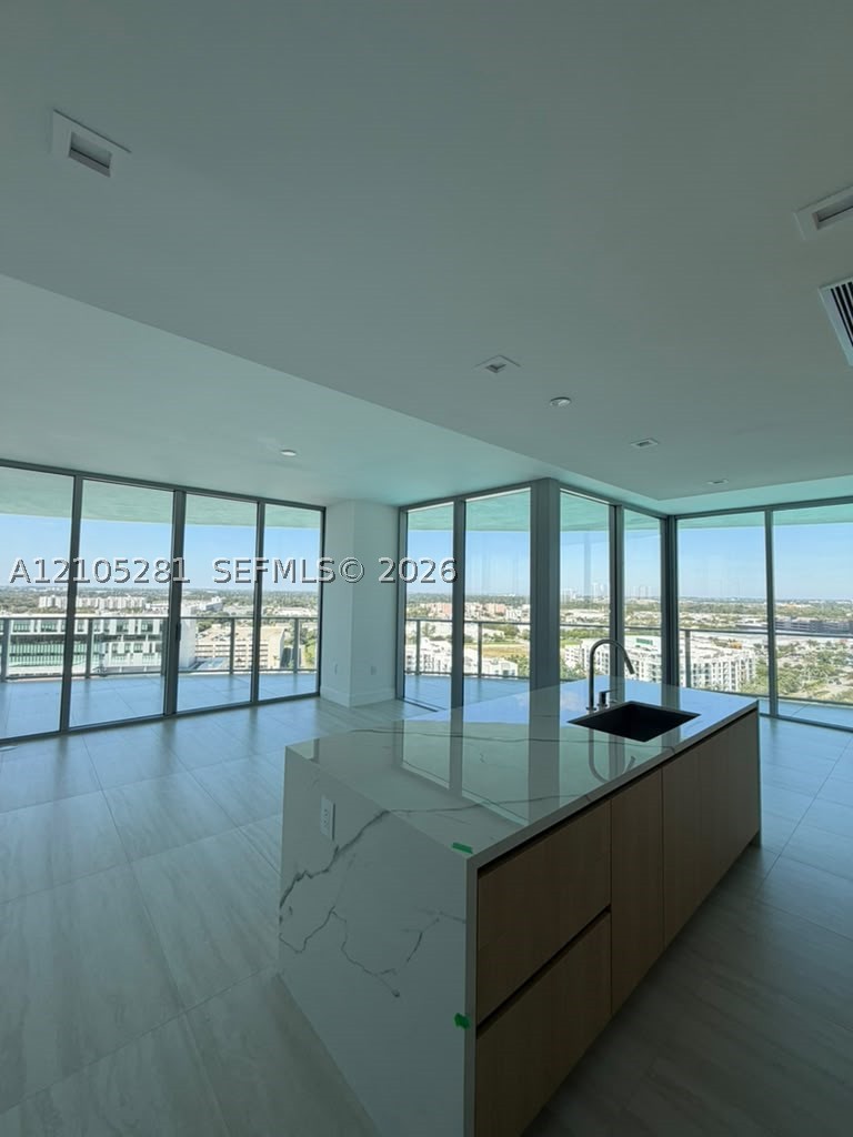 2411 Laguna Cir #1606, North Miami FL 33181