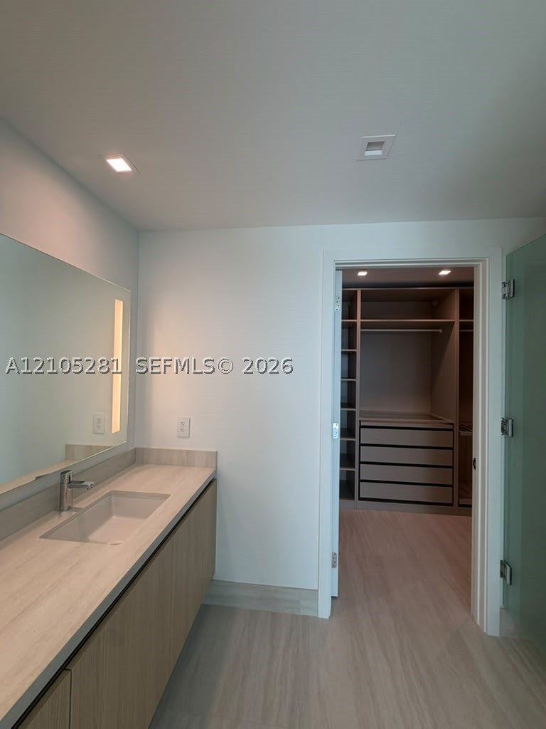 2411 Laguna Cir #1606, North Miami FL 33181