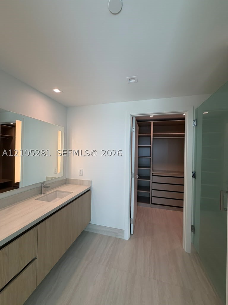 2411 Laguna Cir #1606, North Miami FL 33181