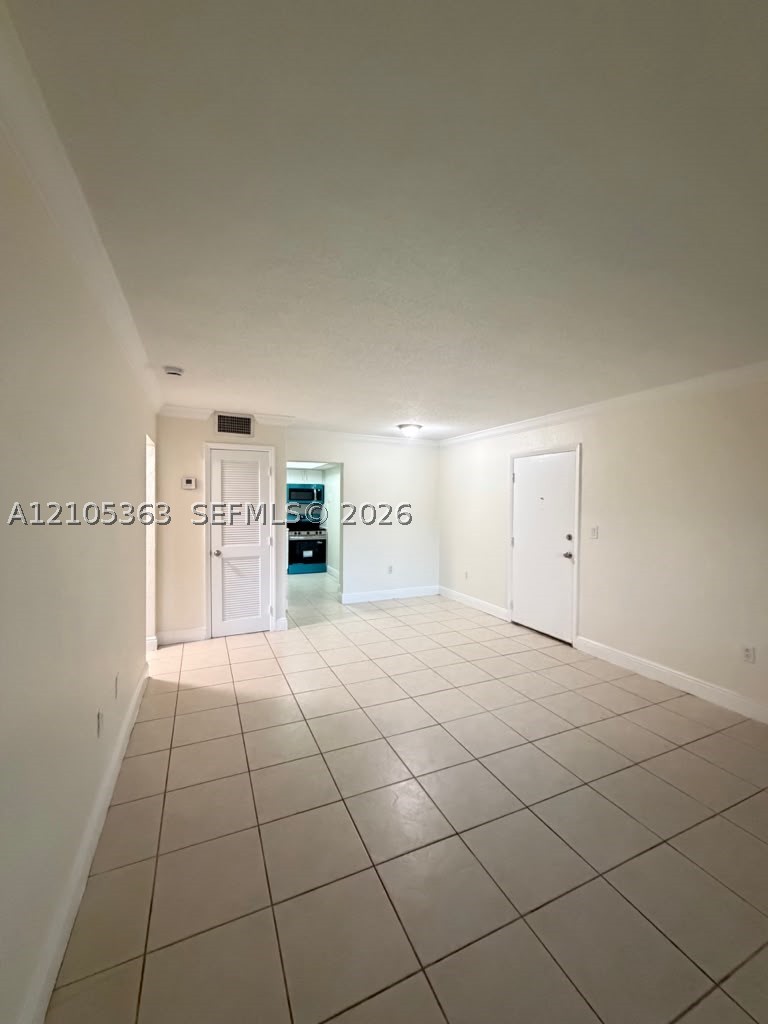 13960 Lake Placid Ct #C11, Miami Lakes FL 33014