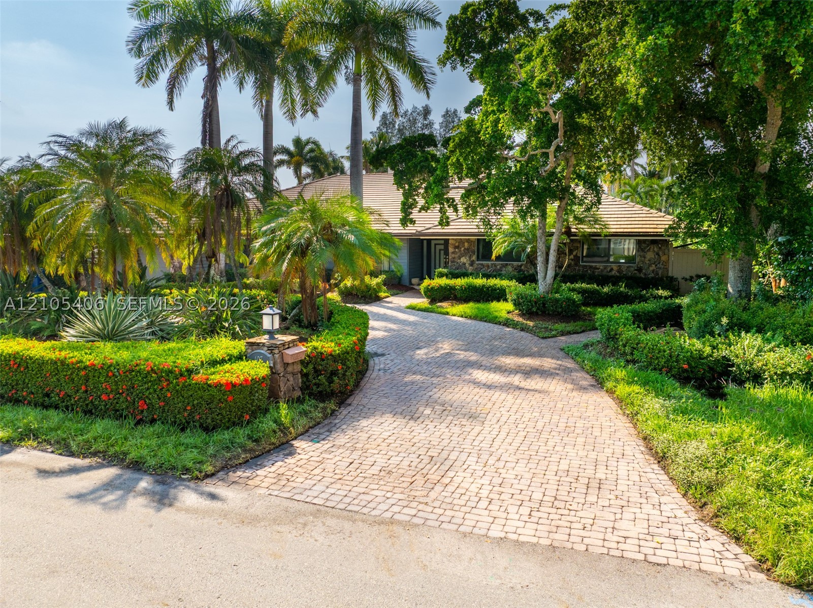 407 Sunset Dr, Hallandale Beach FL 33009