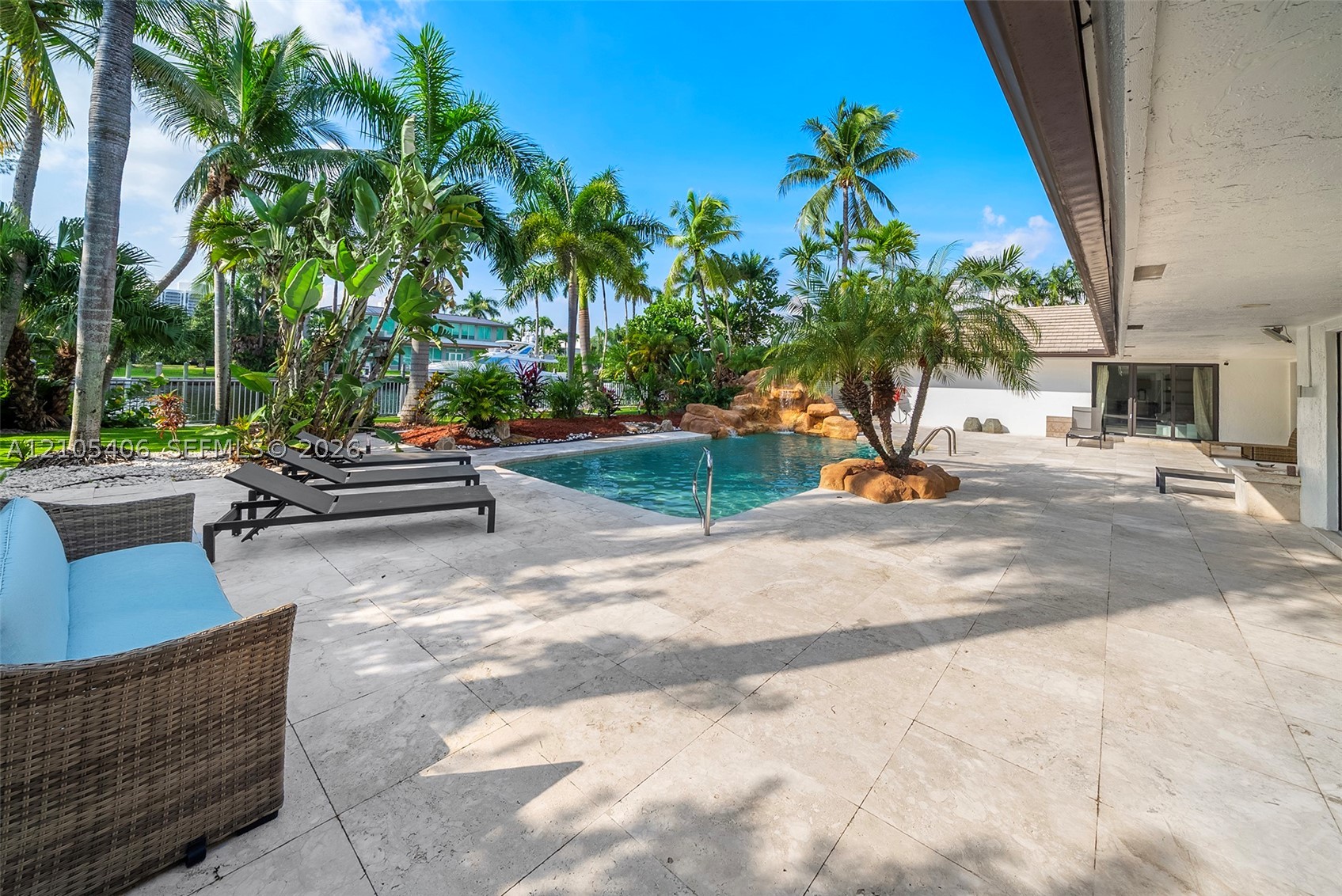 407 Sunset Dr, Hallandale Beach FL 33009