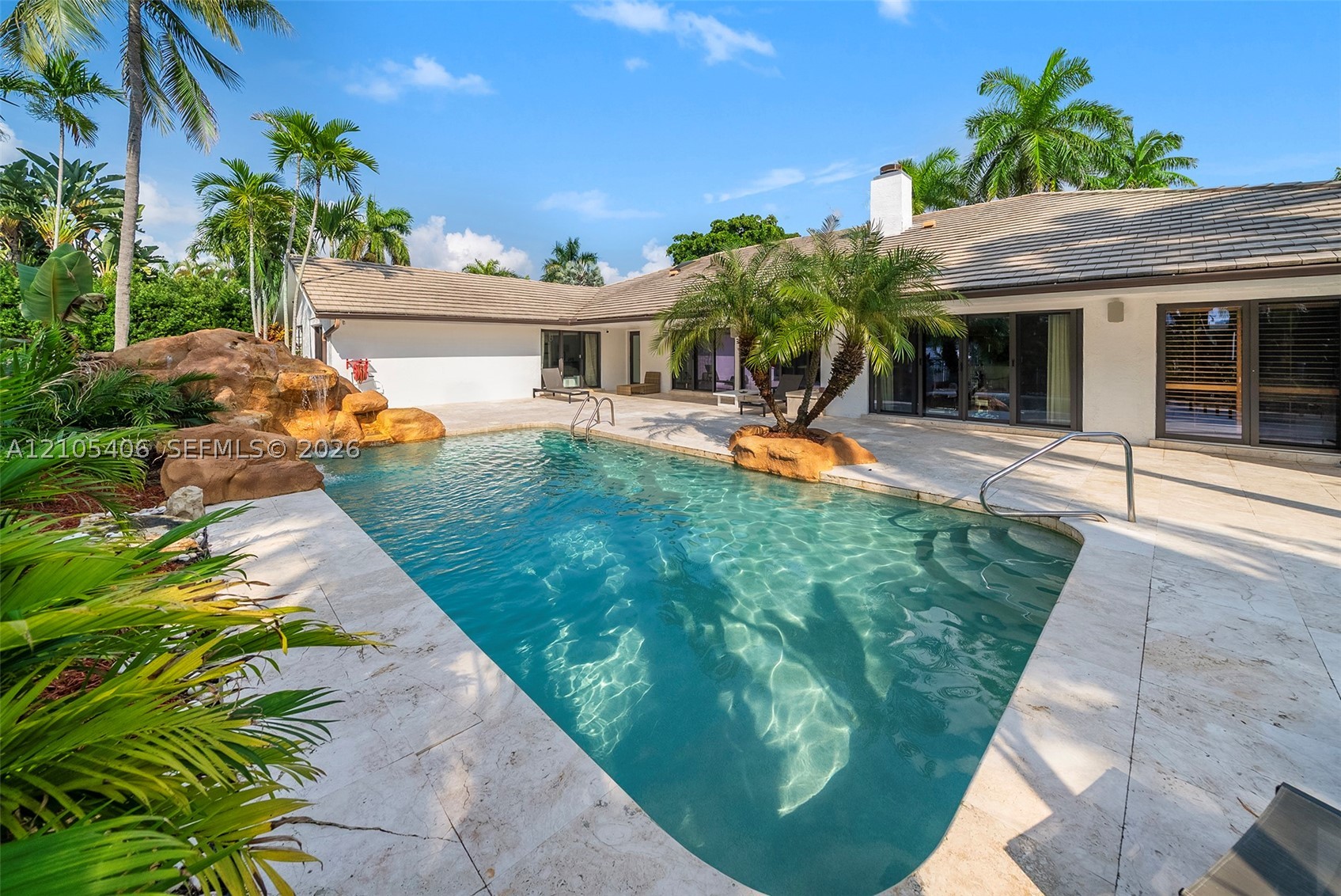 407 Sunset Dr, Hallandale Beach FL 33009