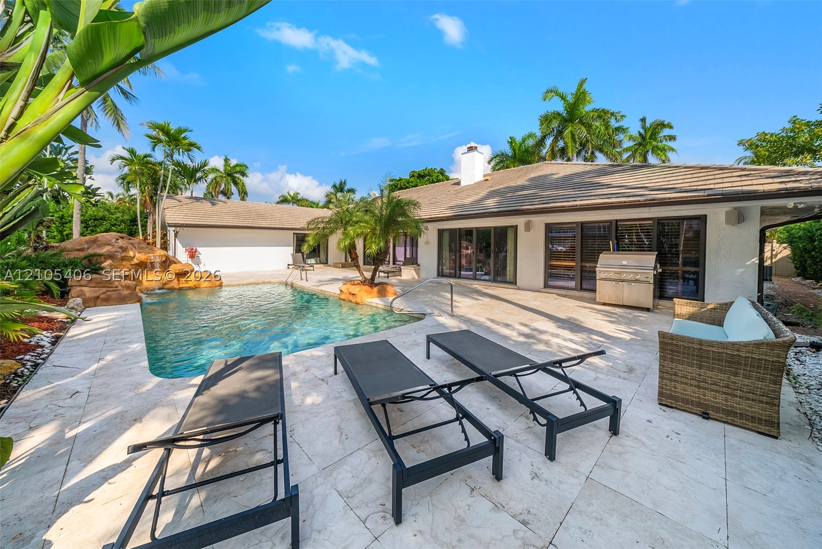 407 Sunset Dr, Hallandale Beach FL 33009