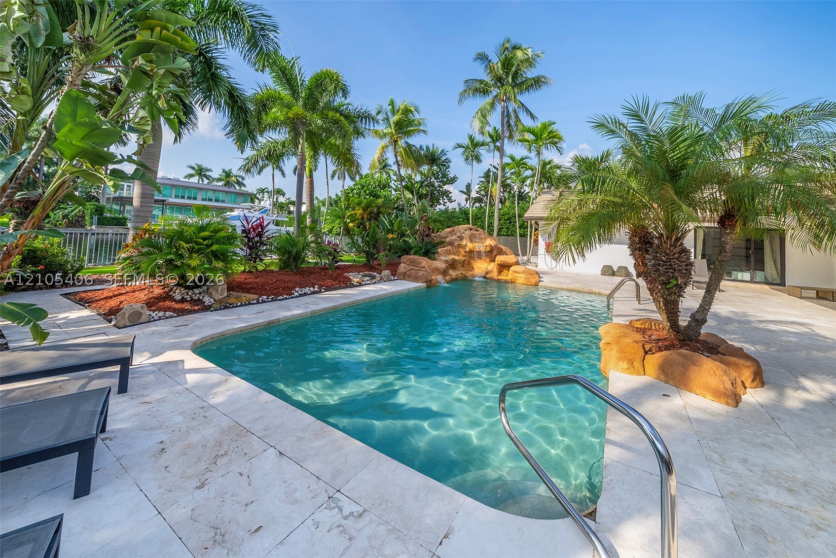 407 Sunset Dr, Hallandale Beach FL 33009