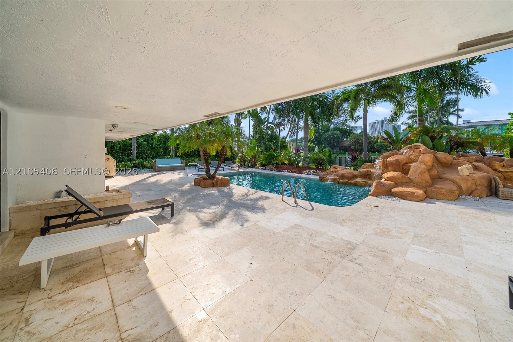 407 Sunset Dr, Hallandale Beach FL 33009