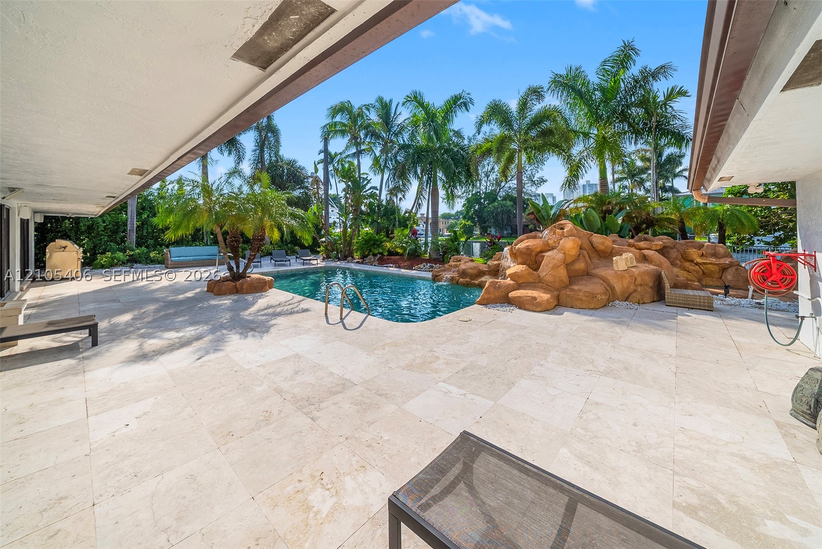407 Sunset Dr, Hallandale Beach FL 33009